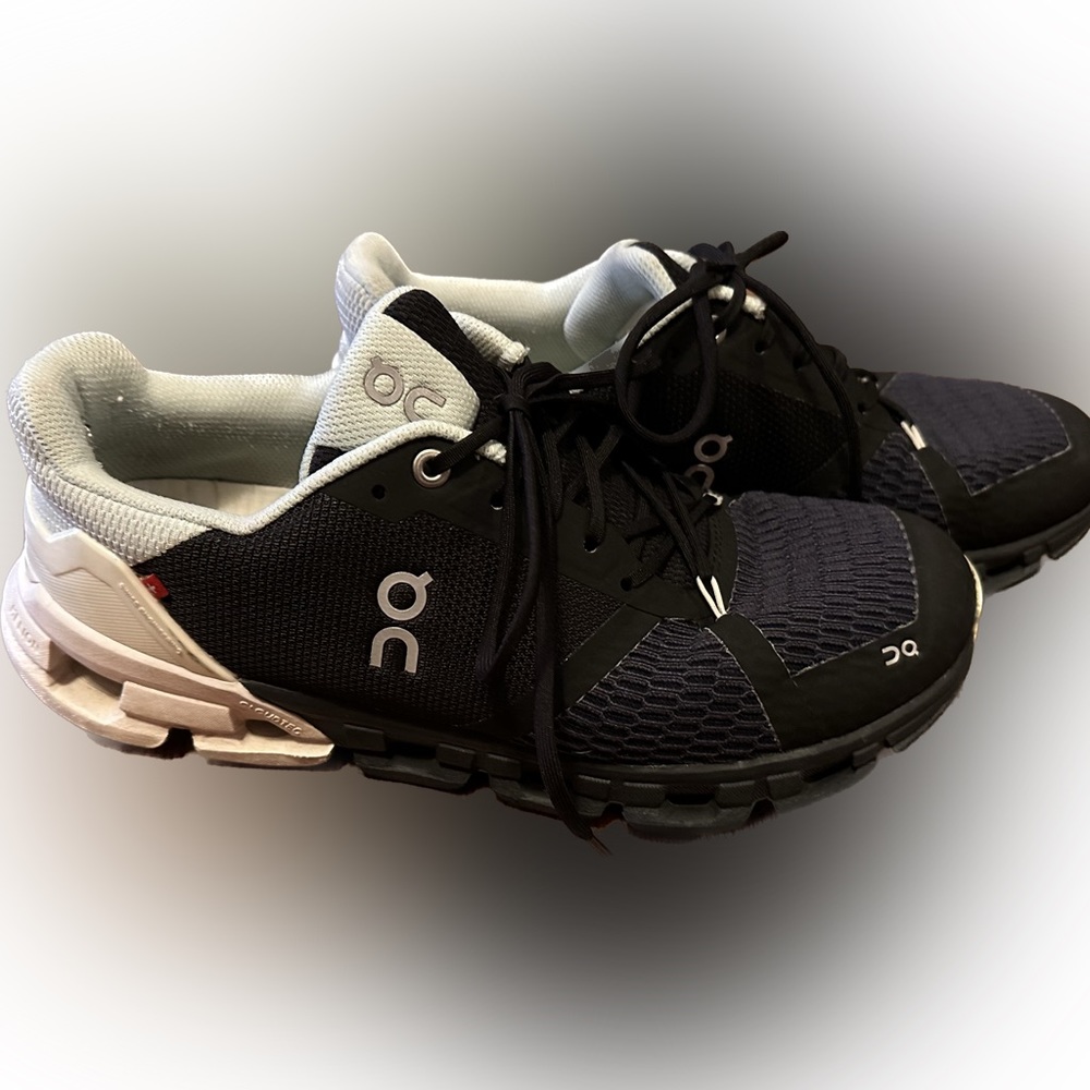 Oncloud running shoes